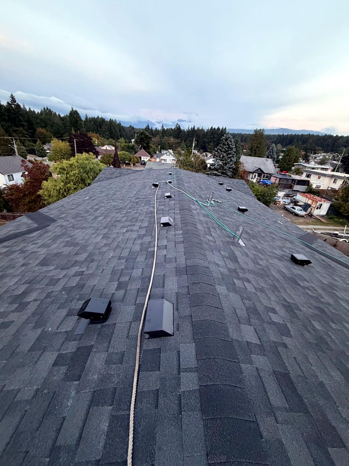 Long roof slope with fresh architectural shingles in Parksville, BC